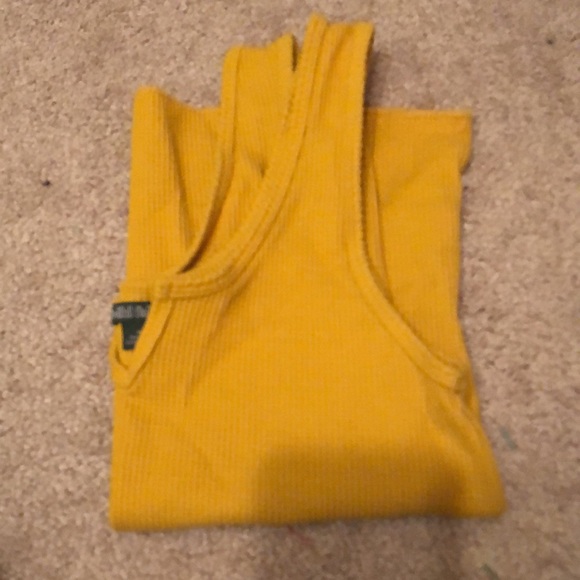 Yellow tank - Picture 2 of 3